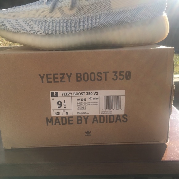 Yeezy Cloud White Size 9.5 - Picture 6 of 7